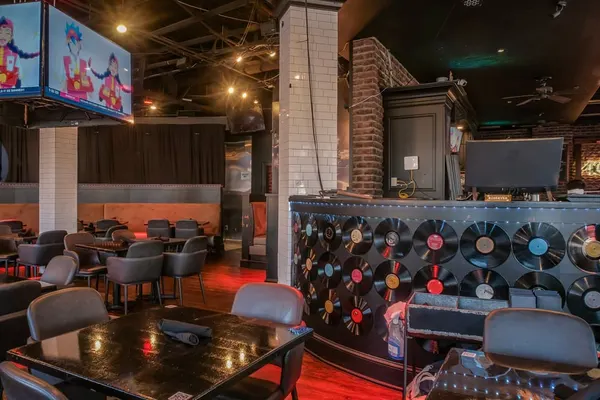 404 Restaurant & Bar