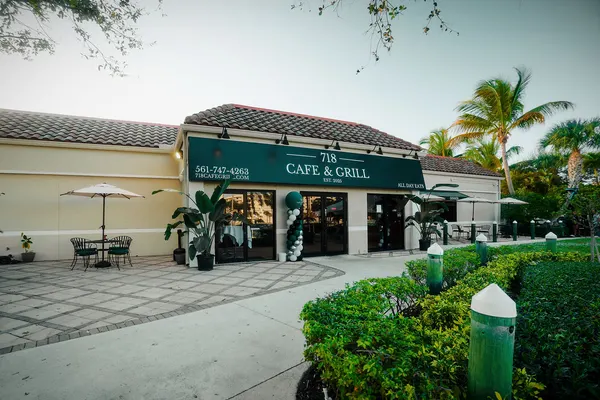 718 Cafe & Grill