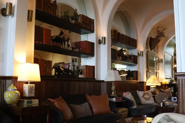 Arco Cafe & Lounge