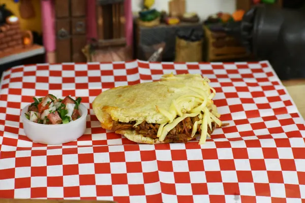 Arepa con que