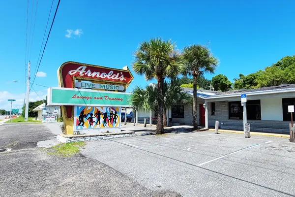 Arnold's Lounge