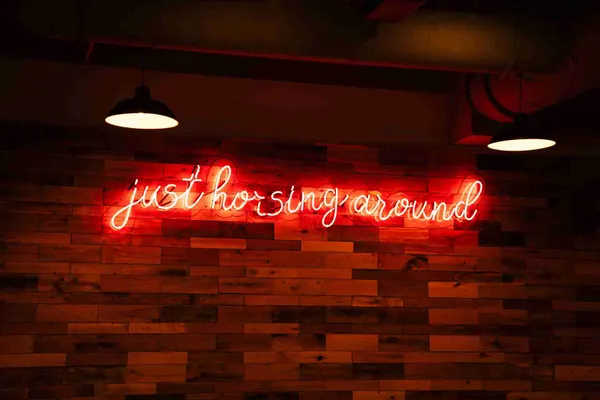 Bar{n} booze {n} bites