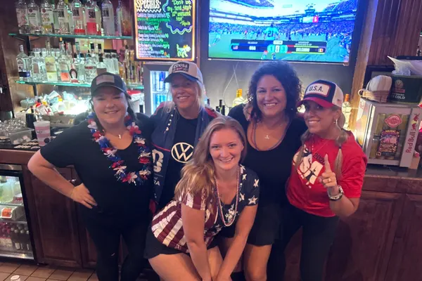 BEDOE'S BAR &GRILLE