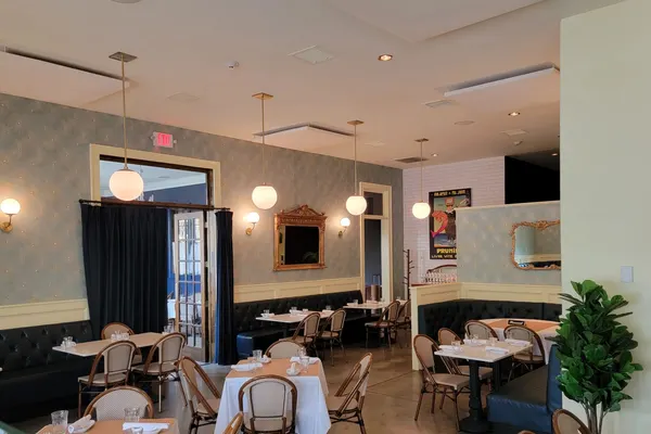 Bistro Hilary