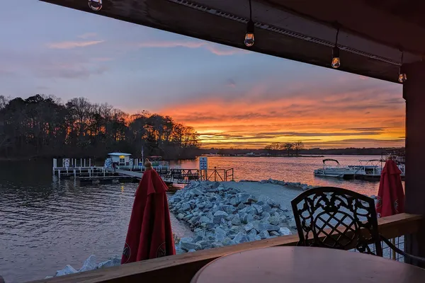 Boathouse Grill