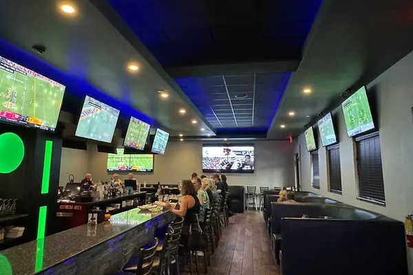 Cav's Kitchen & Cocktails