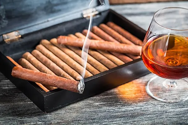 Cigar Bar Live