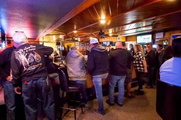 County Line Smokehouse & Spirits