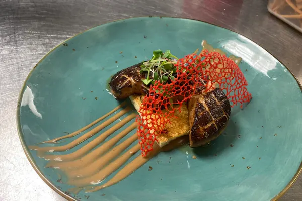 Cuizine Restaurant & Lounge
