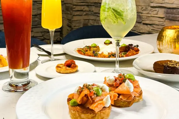 David's Restaurant & Lounge