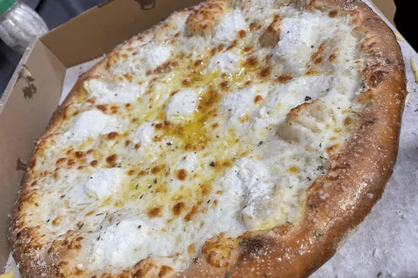 Dominiks Pizza and Grill in Bushnell, FL
