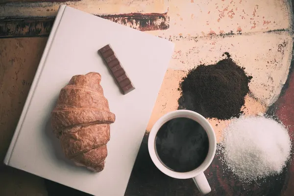 EA Bake Brunch & Bakery