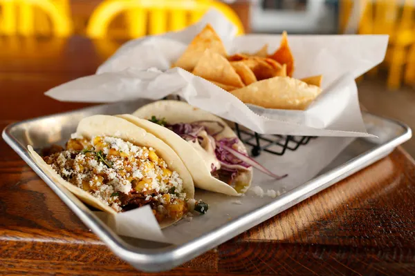 el Barrio tacos & tequila