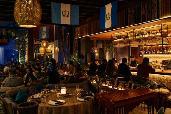 EL MENEO RESTAURANT & LOUNGE