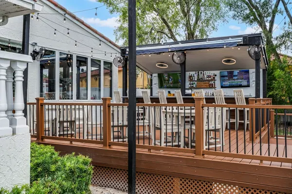 Enzo's on the Lake