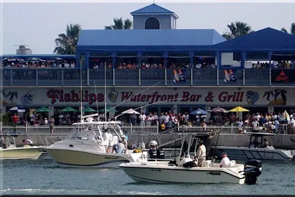 Fishlips Waterfront Bar & Grill