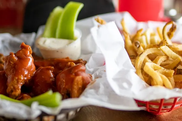 Flyers Wings & Grill