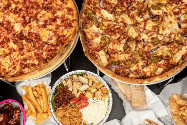 Frozen Notes Pizza & Karaoke Bar