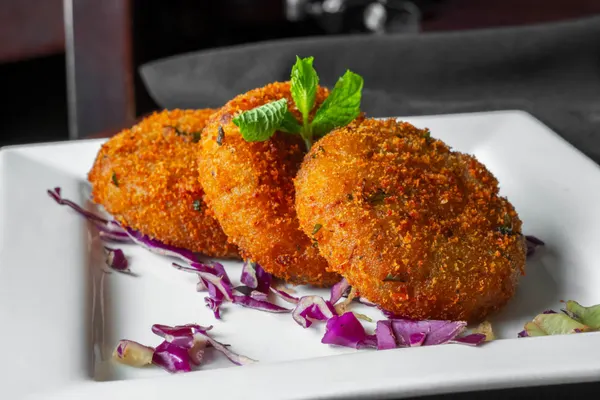 GATEWAY TO INDIA LONGWOOD [BAR & GRILL]