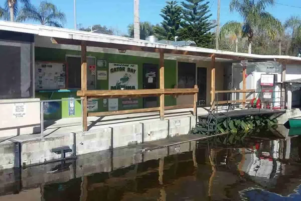Gator Bay Bar and Grill in Leesburg, FL