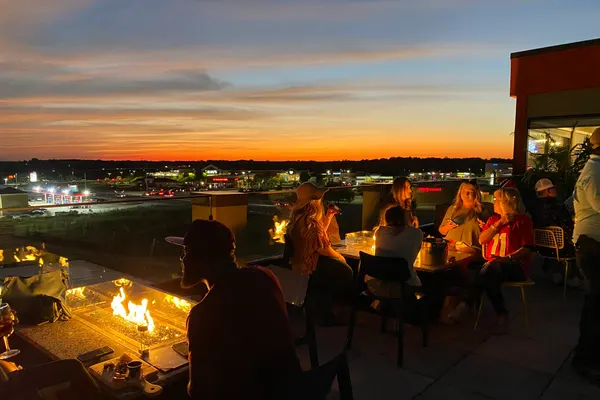 Gracie's: A Rooftop Bar