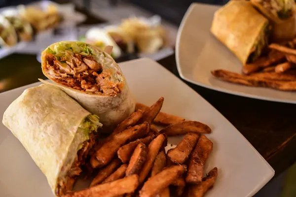 Green Iguana Bar & Grill
