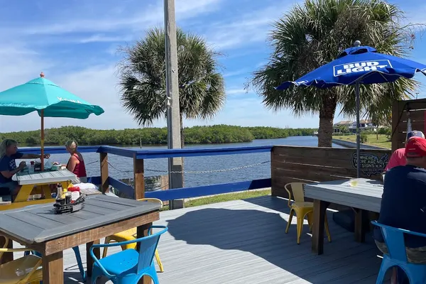 Hooks Waterfront Bar & Grill