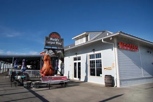 Hooters