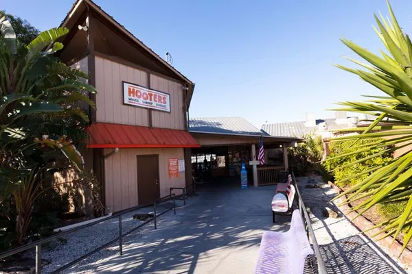 Hooters