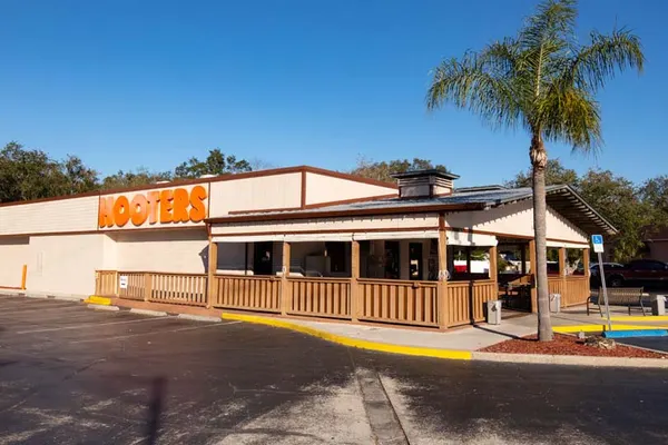 Hooters