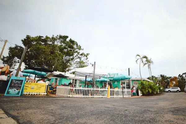 Island House Bar And Grill