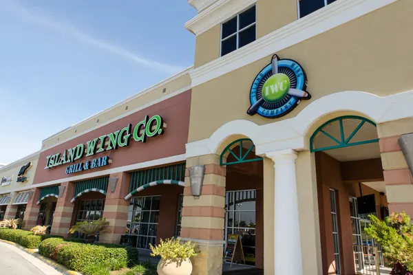 Island Wing Company Grill & Bar - Destin