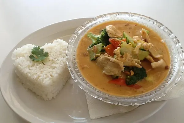 Kombo Kitchen - Thai and American
