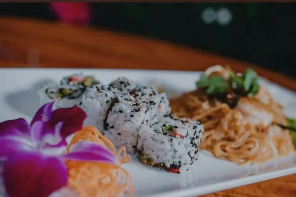 Komoon Thai Sushi & Ceviche
