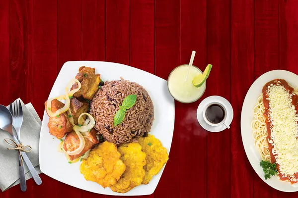 La Estrella Café & Restaurant in Hialeah Gardens, FL