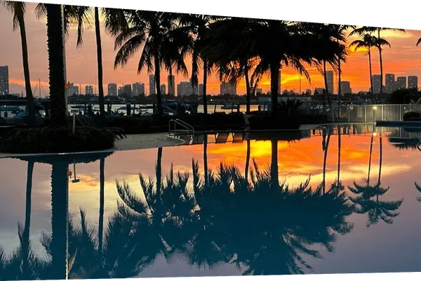 La Piscine Restaurant at Flamingo South Beach