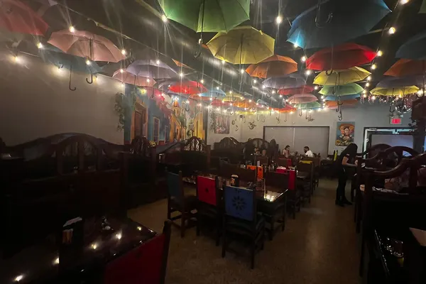 Las Comadres Taqueria y Mariscos in Lake Alfred, FL