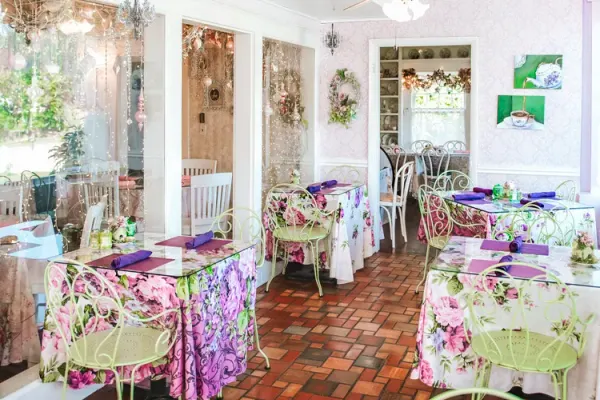 Lavender 'n Lace Tearoom in Lake Alfred, FL