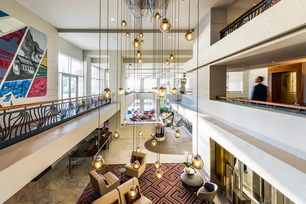 Le Bar at Pullman Miami Airport Hotel