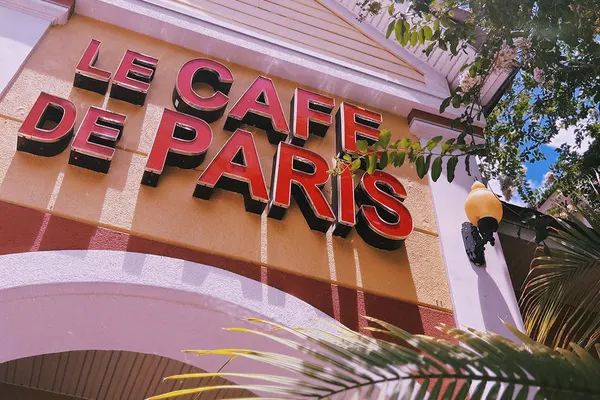 Le Cafe De Paris