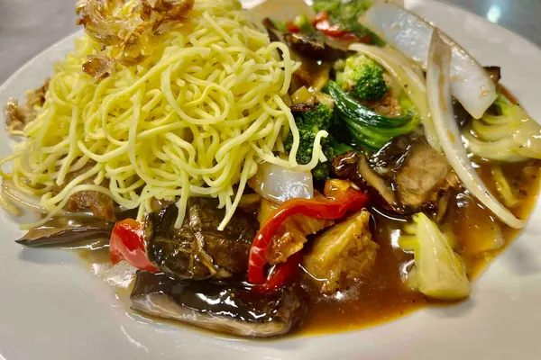 Lotus Vegan Restaurant (Nhà Hàng Chay Hoa Sen)