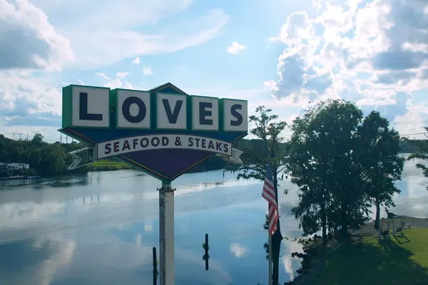 LOVE'S SEAFOOD & STEAKS