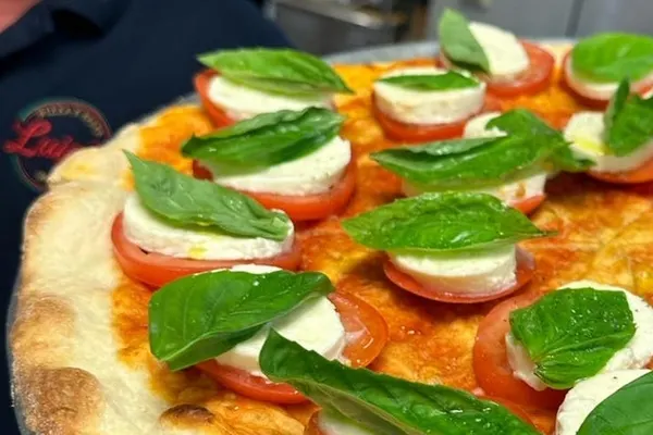 Luigi's Pizza É Pasta