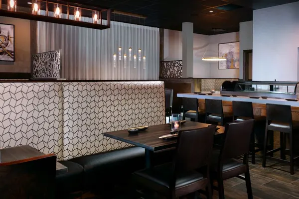 MAKS Asian Kitchen & Sushi