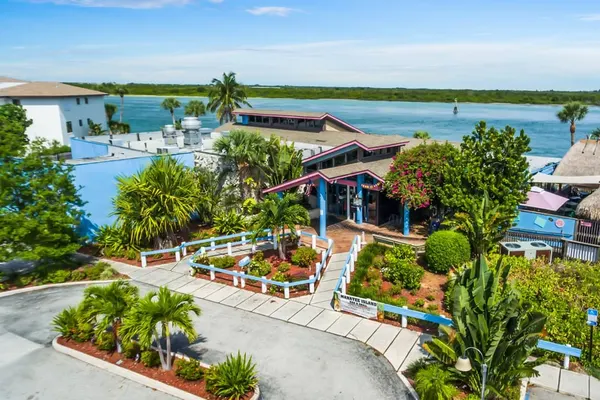 Manatee Island Bar & Grill