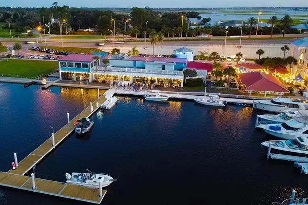 Mavi Waterfront Bar & Grill