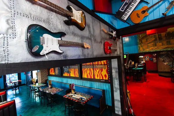 Mojo's-Food. Music. Soul. (Silver Springs Location)