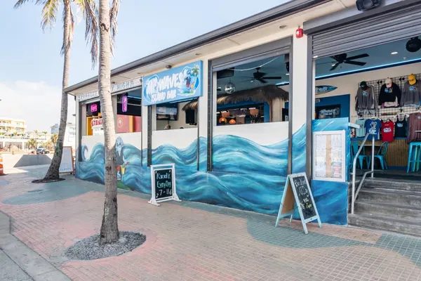 Mr. Waves Island Bar in Fort Myers Beach, FL