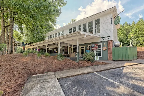 Nacoochee Village Tavern & Pizzeria