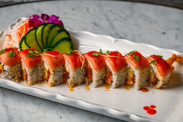 Neveyah Sushi & Thai Restaurant